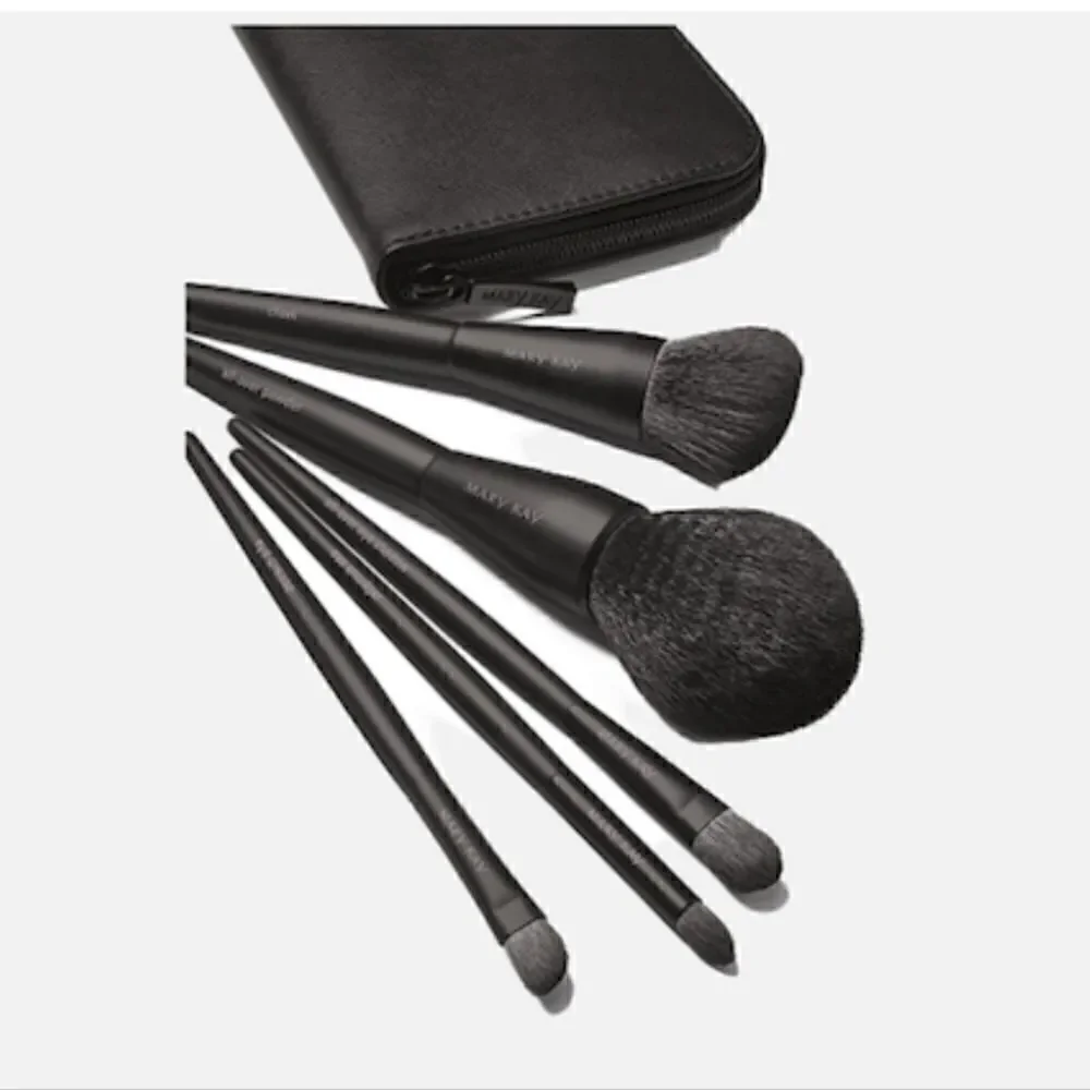 MARY KAY CHEEK BRUSH - NEW!